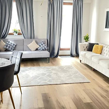 Londof Luxury Apartments - With A Panoramic View Over The City Brasov Luaran gambar