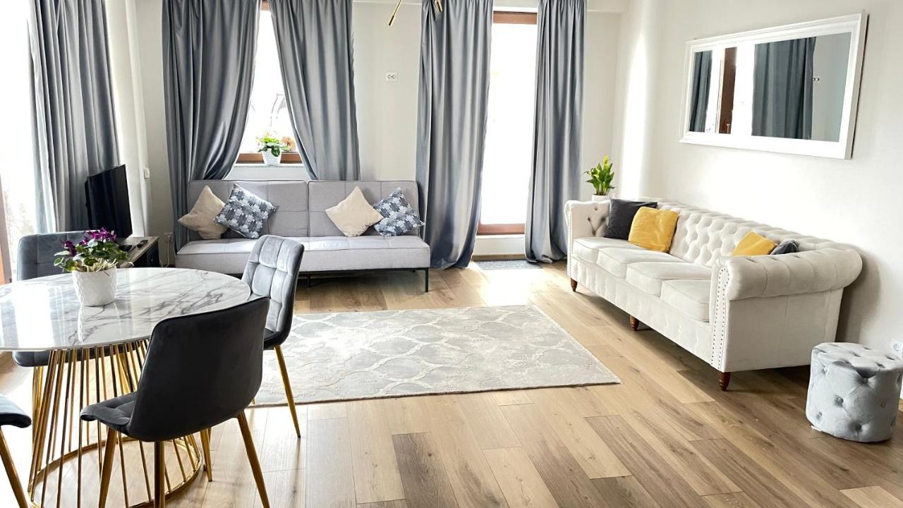 Londof Luxury Apartments - With A Panoramic View Over The City Brasov Luaran gambar